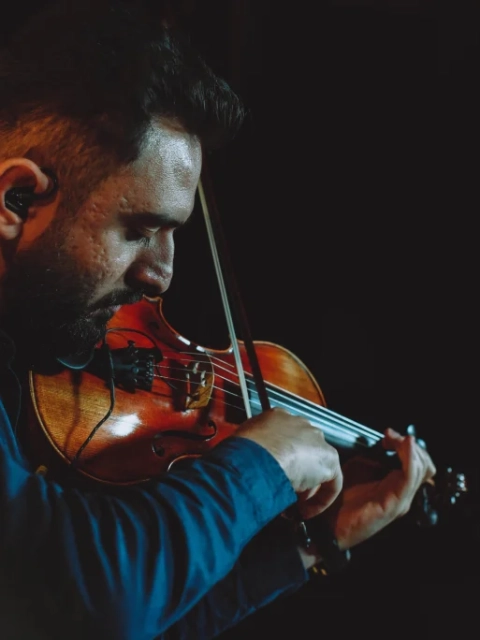 Eduardo playing a solo concert