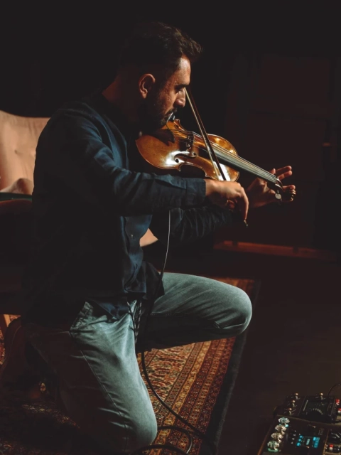 Eduardo preparing for a solo concert