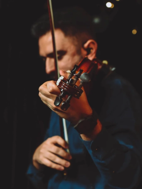 Eduardo playing a solo concert