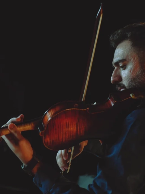 Eduardo playing a solo concert